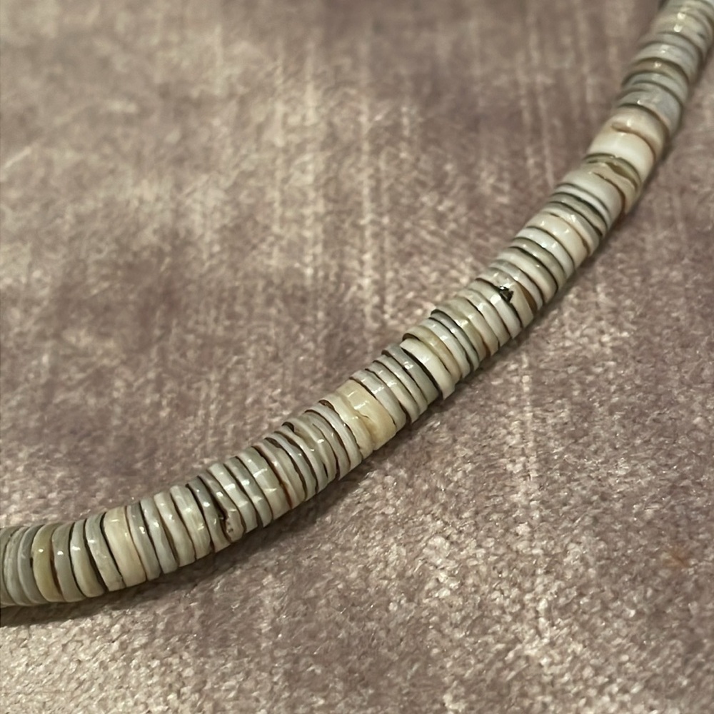 Shell Necklace in Grey 17”